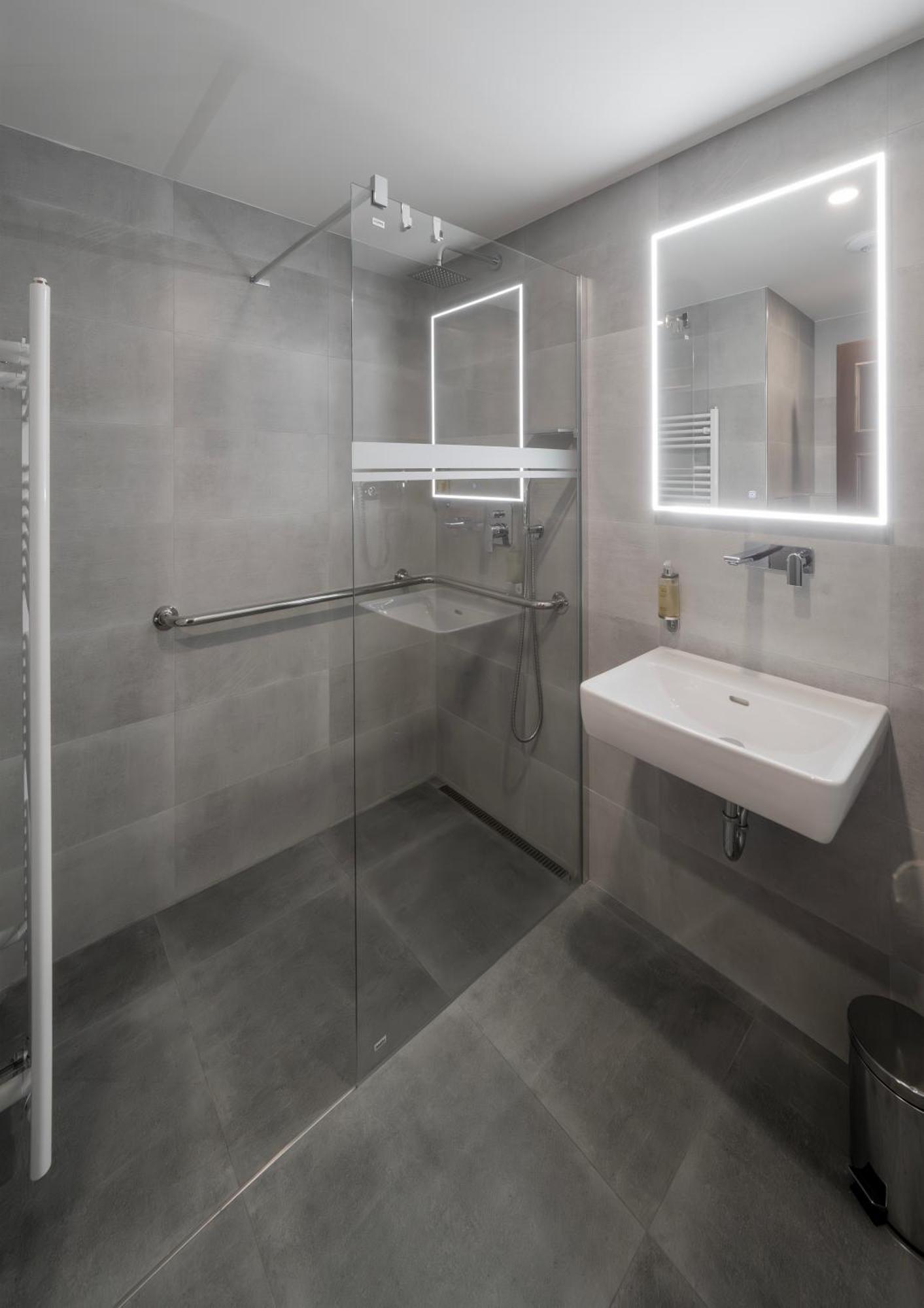 Hotel Praha Hrensko Ngoại thất bức ảnh